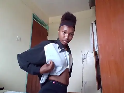 ebonysylvia online show from May 28, 7:38 am