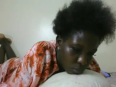 Snapshot of shugabaibe chatting on June 1, 11:12 am shugabaibe online show from June 1, 11:12 am