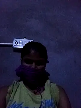 Snapshot of Tiyaasa chatting on May 27, 11:57 pm Tiyaasa online show from May 27, 11:57 pm