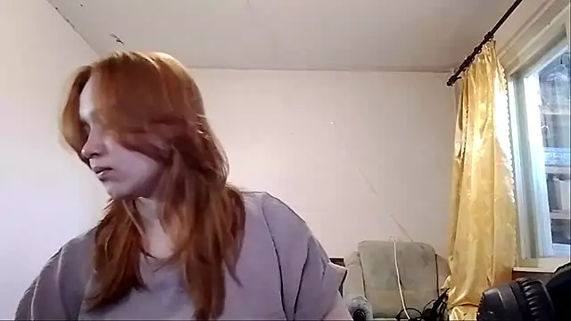 Snapshot of PolyaMilk chatting on June 7, 2:43 pm PolyaMilk online show from June 7, 2:43 pm