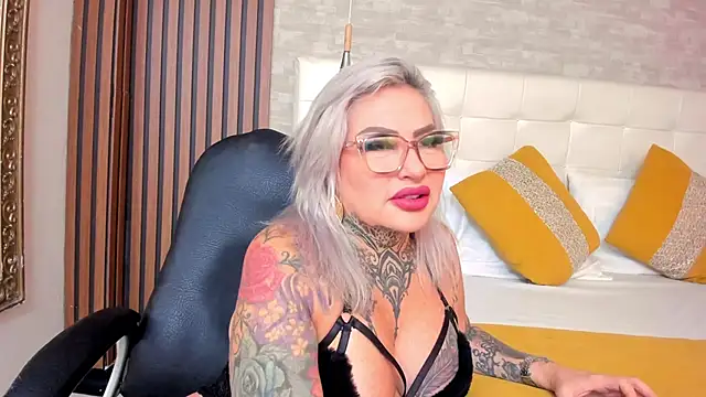 Snapshot of ArianaMora chatting on May 30, 12:02 pm ArianaMora online show from May 30, 12:02 pm