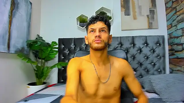 CHRIS GREY online show from May 30, 5:54 pm