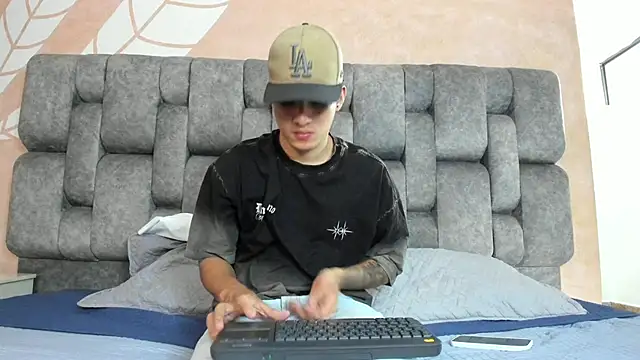 wesley boyy  online show from May 27, 8:17 pm