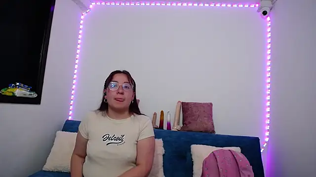 Camila Saenz 0 online show from May 30, 1:41 pm