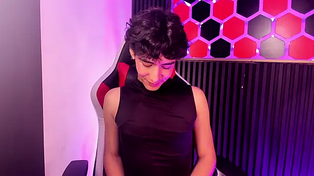 Snapshot of SantyFoxxs chatting on July 5, 3:34 am SantyFoxxs online show from July 5, 3:34 am