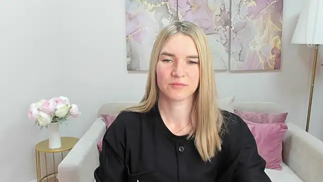 RoxyReignn online show from July 11, 9:16 pm