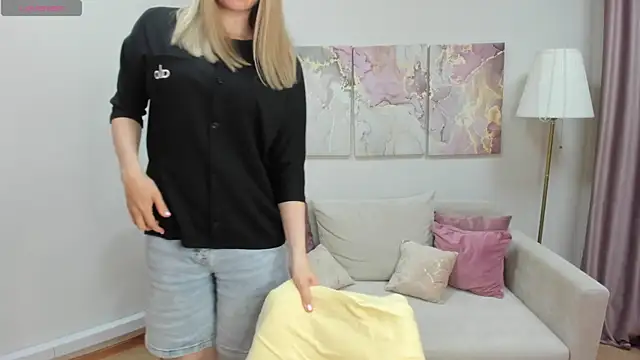 RoxyReignn online show from July 14, 10:04 pm