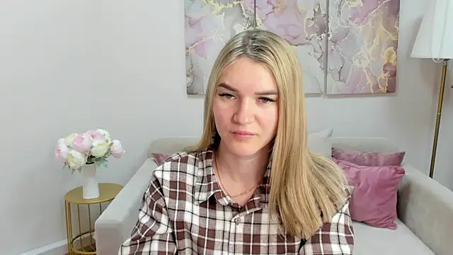 RoxyReignn online show from July 15, 9:31 pm