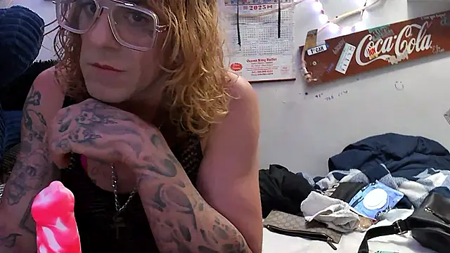 Snapshot of VanillaSnowcones chatting on July 10, 1:43 am VanillaSnowcones online show from July 10, 1:43 am
