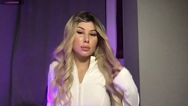 Snapshot of Lili_Weiss chatting on June 3, 6:13 pm Lili Weiss online show from June 3, 6:13 pm