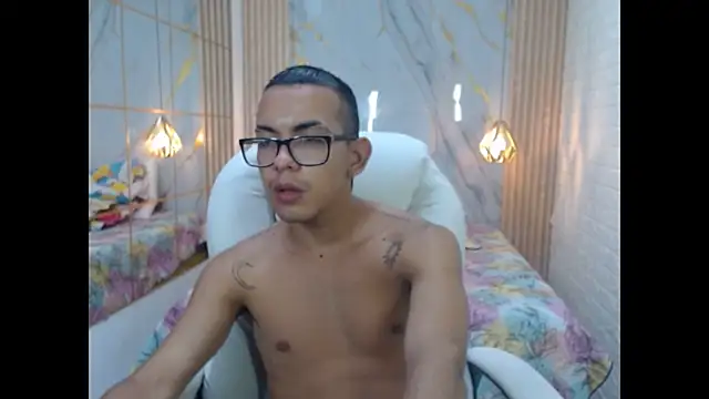 maximiliano hotdevil online show from May 26, 2:18 am