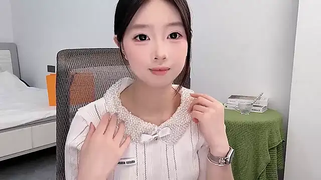 Yoyo33355 online show from May 30, 3:03 am