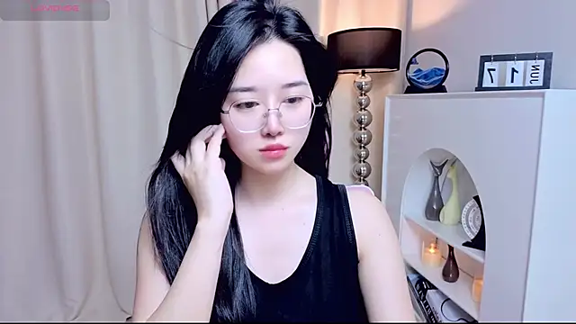 Snapshot of miuu6868 chatting on June 17, 2:03 am miuu6868 online show from June 17, 2:03 am
