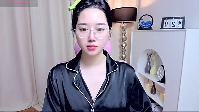 Snapshot of miuu6868 chatting on June 21, 2:03 am miuu6868 online show from June 21, 2:03 am