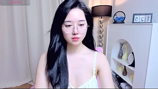 Snapshot of miuu6868 chatting on June 25, 2:11 am miuu6868 online show from June 25, 2:11 am