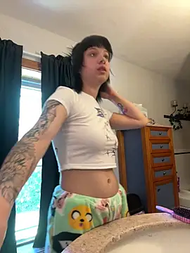 sweetielexxii online show from June 12, 8:52 pm
