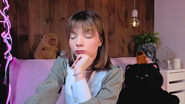 Snapshot of IvoryPesante chatting on June 18, 8:24 pm IvoryPesante online show from June 18, 8:24 pm