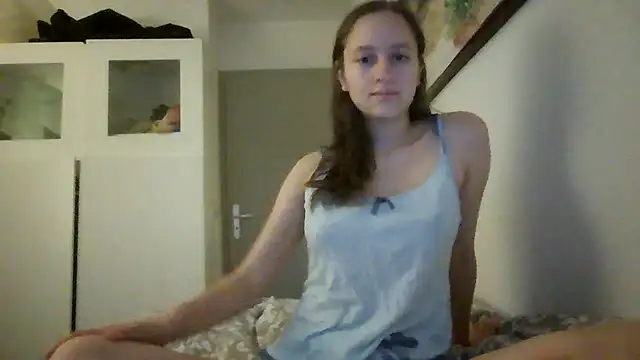 Snapshot of SoftieSophie chatting on May 27, 3:03 am SoftieSophie online show from May 27, 3:03 am