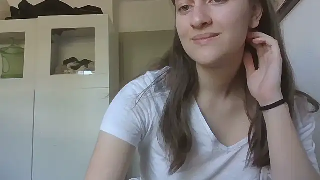 Snapshot of SoftieSophie chatting on May 29, 3:32 pm SoftieSophie online show from May 29, 3:32 pm