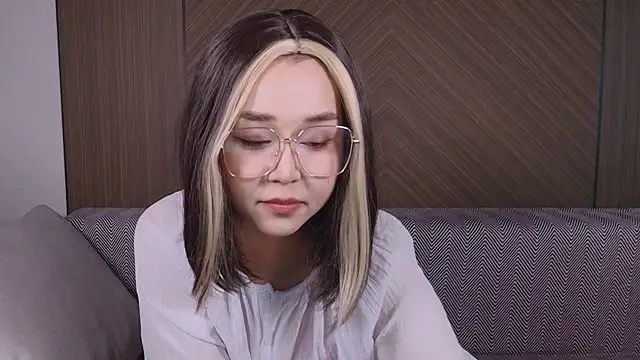 louisa kim online show from May 26, 7:54 pm