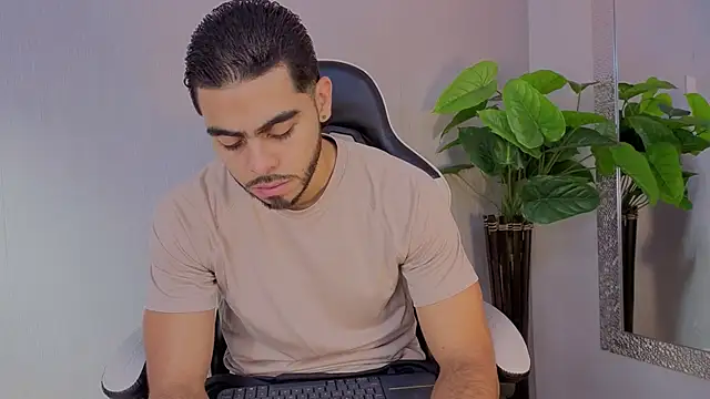 Snapshot of Jadiel_Stone chatting on July 1, 12:51 pm Jadiel Stone online show from July 1, 12:51 pm