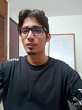 Snapshot of SrIncognito666 chatting on May 31, 6:09 pm SrIncognito666 online show from May 31, 6:09 pm