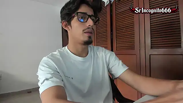 Snapshot of SrIncognito666 chatting on July 4, 12:22 pm SrIncognito666 online show from July 4, 12:22 pm