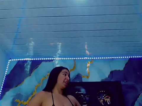 Yasmine Tapias online show from May 29, 9:24 pm