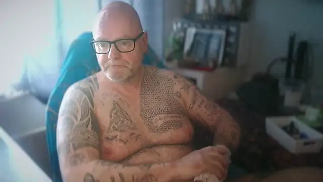Tattooed Dilf 01 online show from May 31, 8:54 am