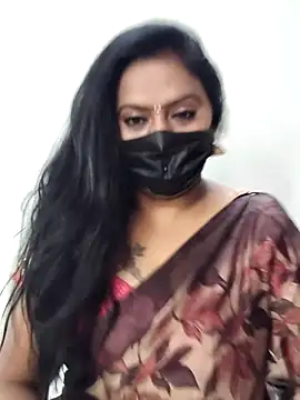 Snapshot of Meera_mia chatting on June 23, 7:39 am Meera mia online show from June 23, 7:39 am