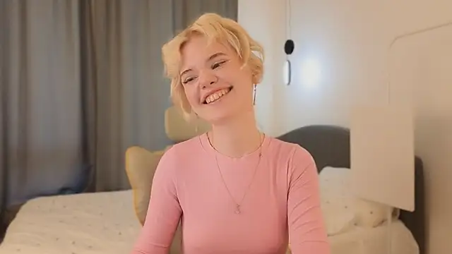 mood berry  online show from May 25, 1:28 pm