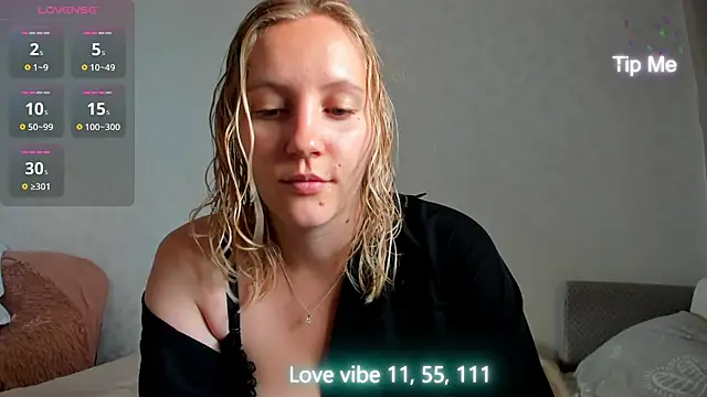 Ann first kiss online show from July 30, 1:04 am