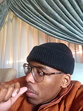 Snapshot of MbeshePTA chatting on July 10, 11:24 am MbeshePTA online show from July 10, 11:24 am