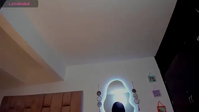 Snapshot of Estrella_rousel chatting on June 18, 9:52 pm Estrella rousel online show from June 18, 9:52 pm