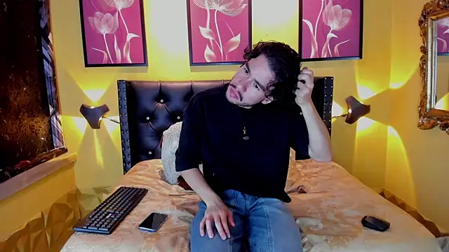 Snapshot of theo_riviera chatting on May 28, 10:29 pm theo riviera online show from May 28, 10:29 pm