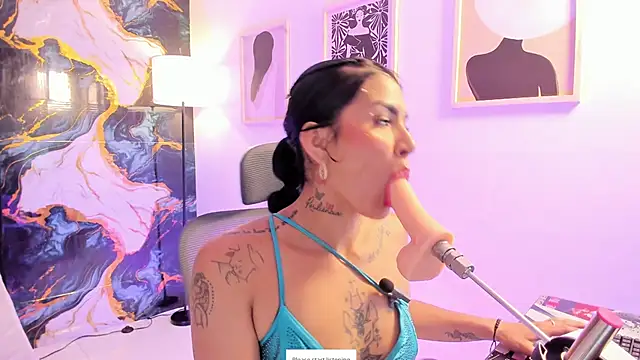Snapshot of Alanna_Wild chatting on June 8, 7:36 pm Alanna Wild online show from June 8, 7:36 pm