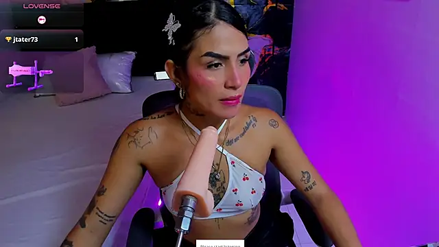 Snapshot of Alanna_Wild chatting on June 27, 6:46 pm Alanna Wild online show from June 27, 6:46 pm