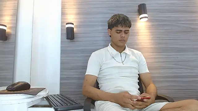 LeleHott01 online show from June 24, 2:32 am