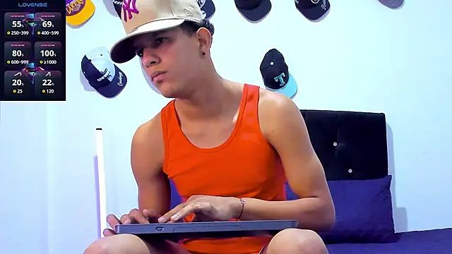 theo bigcock  online show from May 30, 6:38 pm