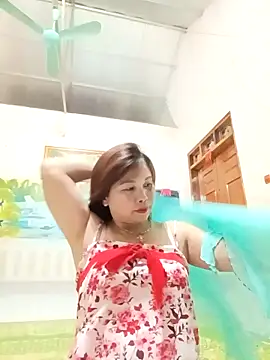 Snapshot of -Piieo11- chatting on May 28, 12:57 pm -Piieo11- online show from May 28, 12:57 pm