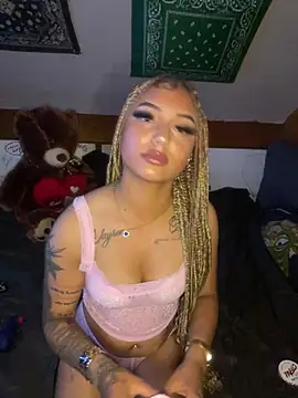 YoungXylena online show from May 31, 7:04 pm