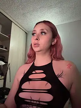Snapshot of Sophia_LuxxX chatting on June 2, 11:18 pm Sophia LuxxX online show from June 2, 11:18 pm