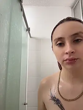 Snapshot of Sophia_LuxxX chatting on June 5, 5:29 pm Sophia LuxxX online show from June 5, 5:29 pm