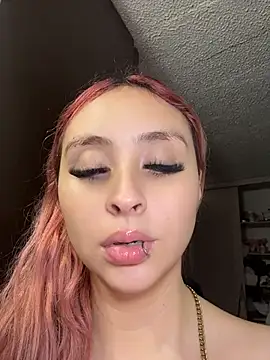 Snapshot of Sophia_LuxxX chatting on June 11, 8:40 pm Sophia LuxxX online show from June 11, 8:40 pm