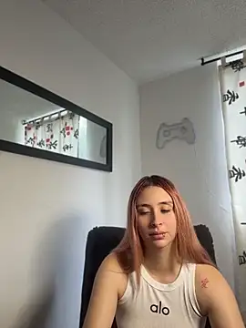 Snapshot of Sophia_LuxxX chatting on July 1, 3:12 pm Sophia LuxxX online show from July 1, 3:12 pm