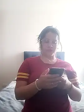 Andreita 2002 online show from August 6, 3:47 pm