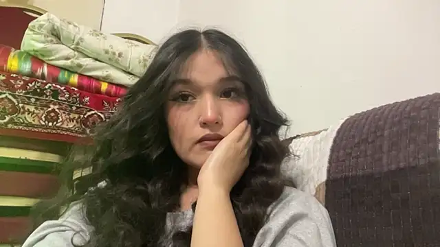 LisetteParajon online show from May 28, 4:04 pm