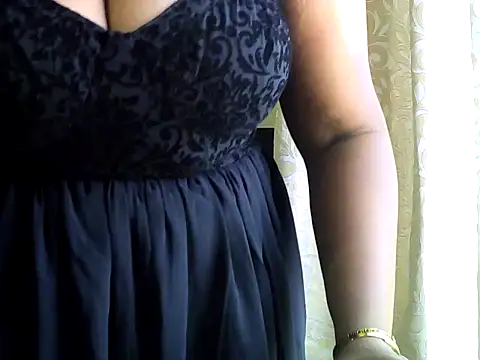 Snapshot of kiaraa_strip chatting on June 22, 4:53 am kiaraa strip online show from June 22, 4:53 am