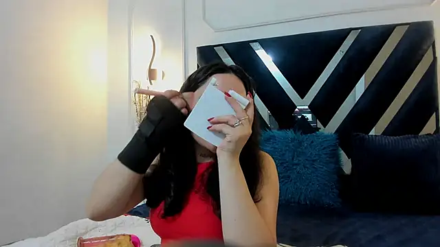Miiarouse   online show from May 29, 1:09 pm