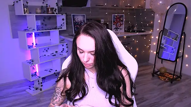 NicoleMerz online show from May 30, 7:44 pm